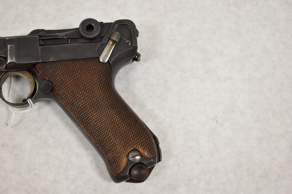 Gun. German Luger 1916 9mm Pistol with Holster & Tool