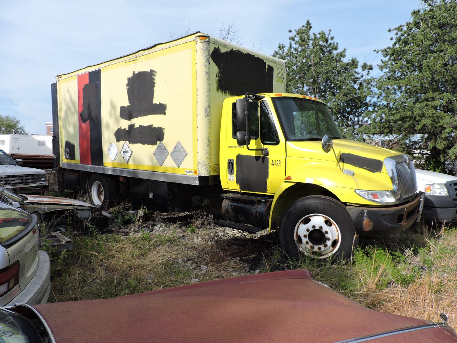 2004 International 4200 Regular Cab 24-Foot Box Truck