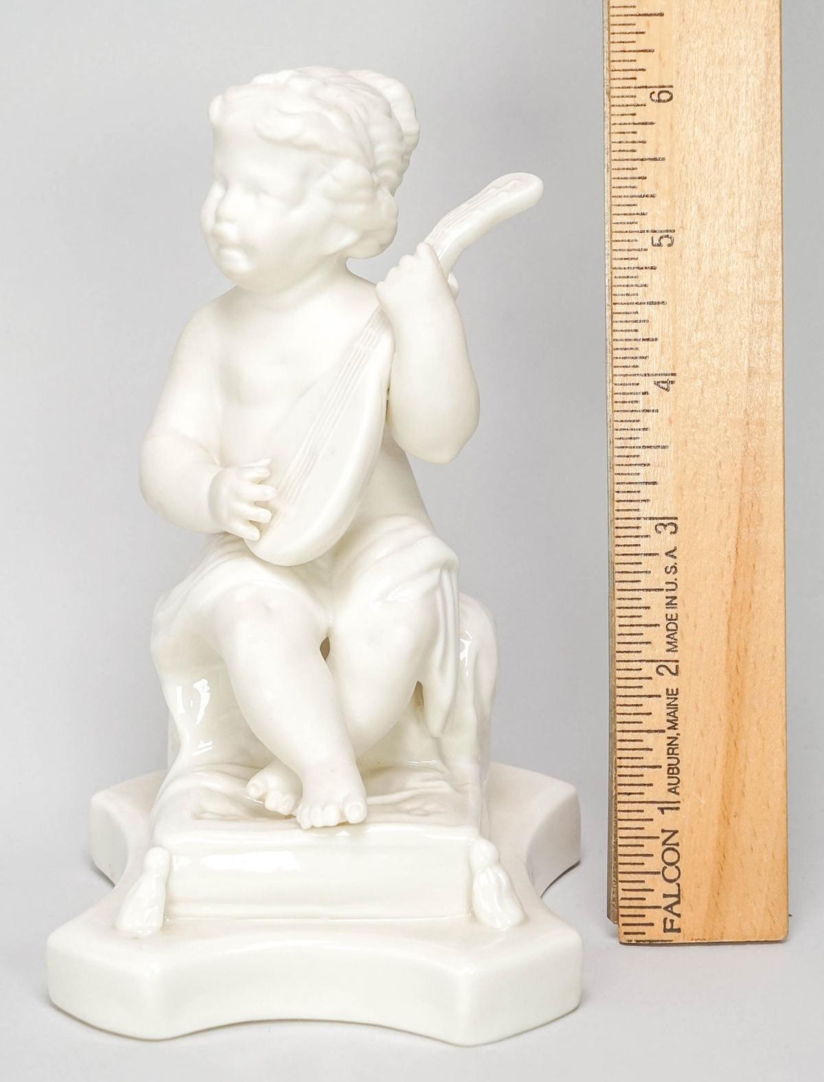 Belleek Porcelain Figurine Minstrel Figurine W/Lute No. 770