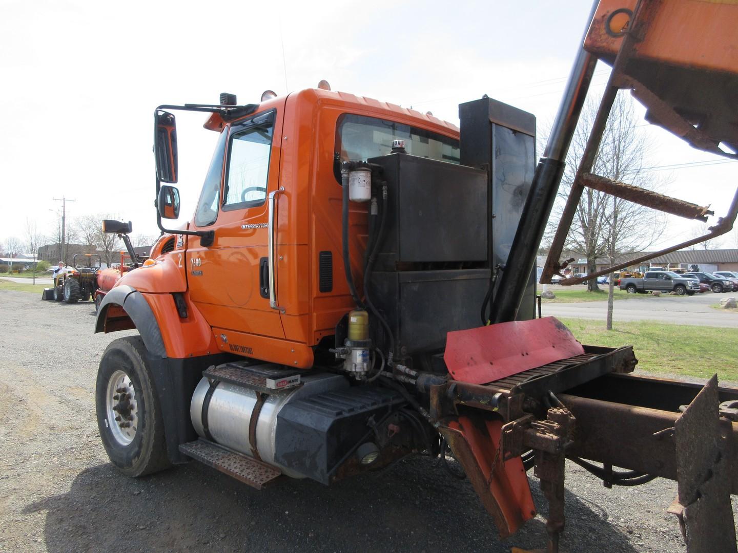 2006 International 7600 T/A Dump Truck