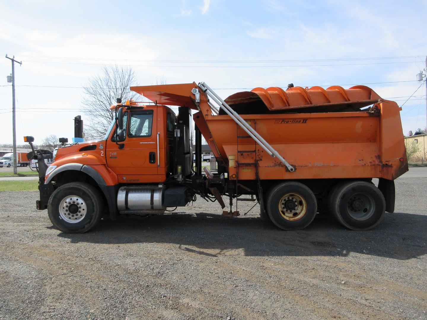 2006 International 7600 T/A Dump Truck