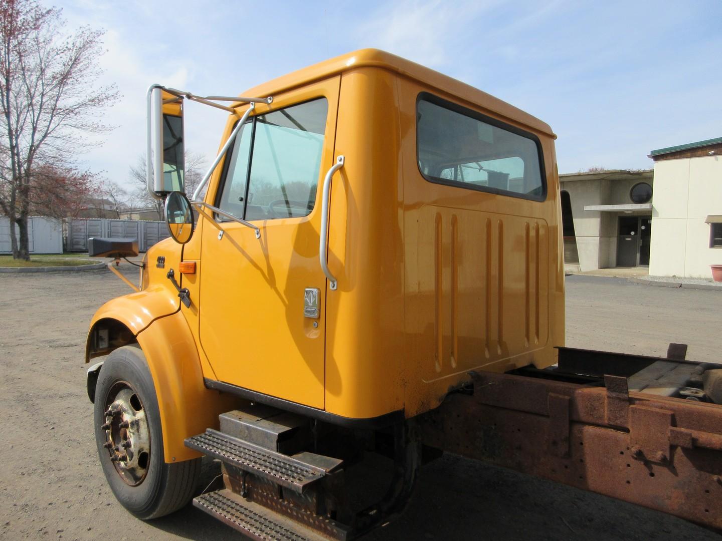 2000 International 4700 S/A Dump Truck