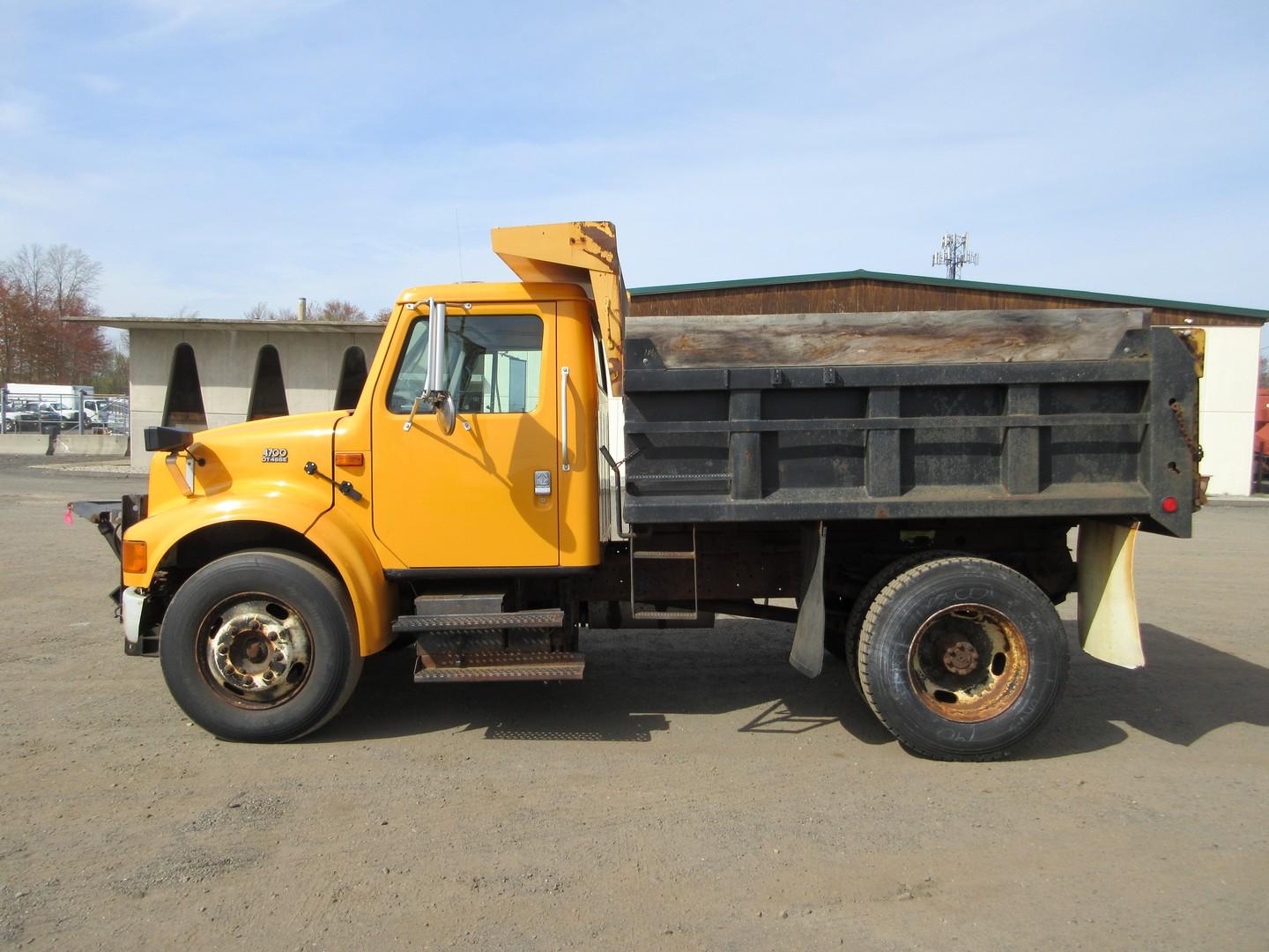 2000 International 4700 S/A Dump Truck