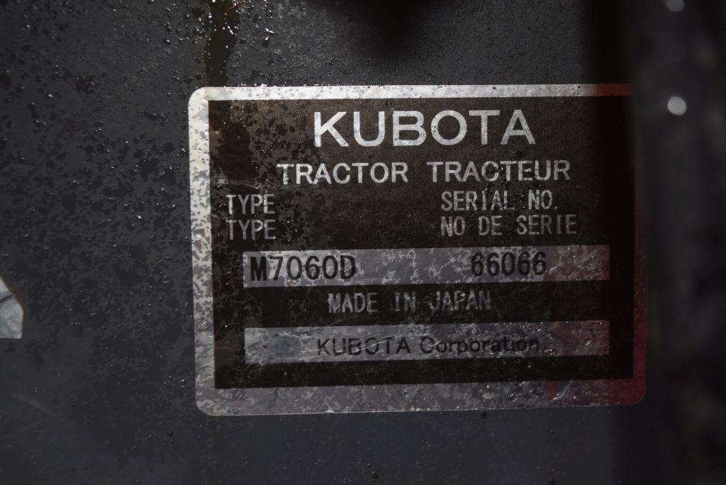 KUBOTA M7060 4WD C/A W/ LDR AND BUCKET