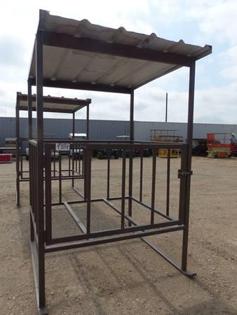 HAY BALE FEEDER 5' X 55" WITH ROOF