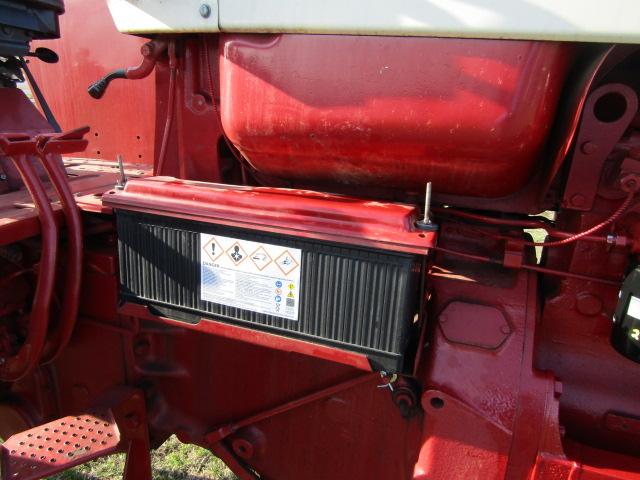 124. 1969 IH 856 DIESEL TRACTOR, OPEN STATION, WIDE FRONT, 3 POINT, DUAL HY