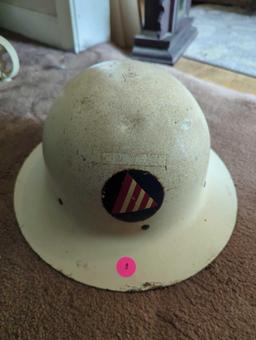 (FD)WWII US CIVIL DEFENSE HELMET, SOME PAINT LOSS ON THE BACK OF THE HELMET, OTHERWISE IT IS IN GOOD