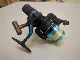 Old Eagle Claw spinning reel, black/blue. Comes as is shown in photos. Appears to be used. Model #