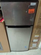 (Heavily Used Needs Cleaning) Magic Chef 18.5 in. W, 4.5 cu. ft. 2-Door Mini Refrigerator, with