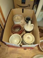 (GAR) LOT OF 11 ASSORTED STYLES AND SIZES OF CROCKS AND WHISKEY STYLE JUGS, WHAT YOU SEE IN PHOTOS