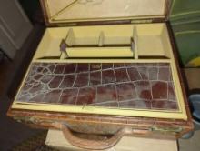 (DR) LOT OF ASSORTED ITEMS TO INCLUDE, VINTAGE TOP GRAIN COWHIDE ALLIGATOR PRINT JEWELRY BOX WITH