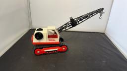 1970s TONKA RED AND WHITE CRAWLER CRANE WITH HOOK