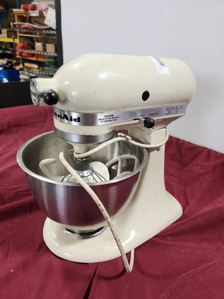 KitchenAid Stand Mixer Model K45SS Ivory