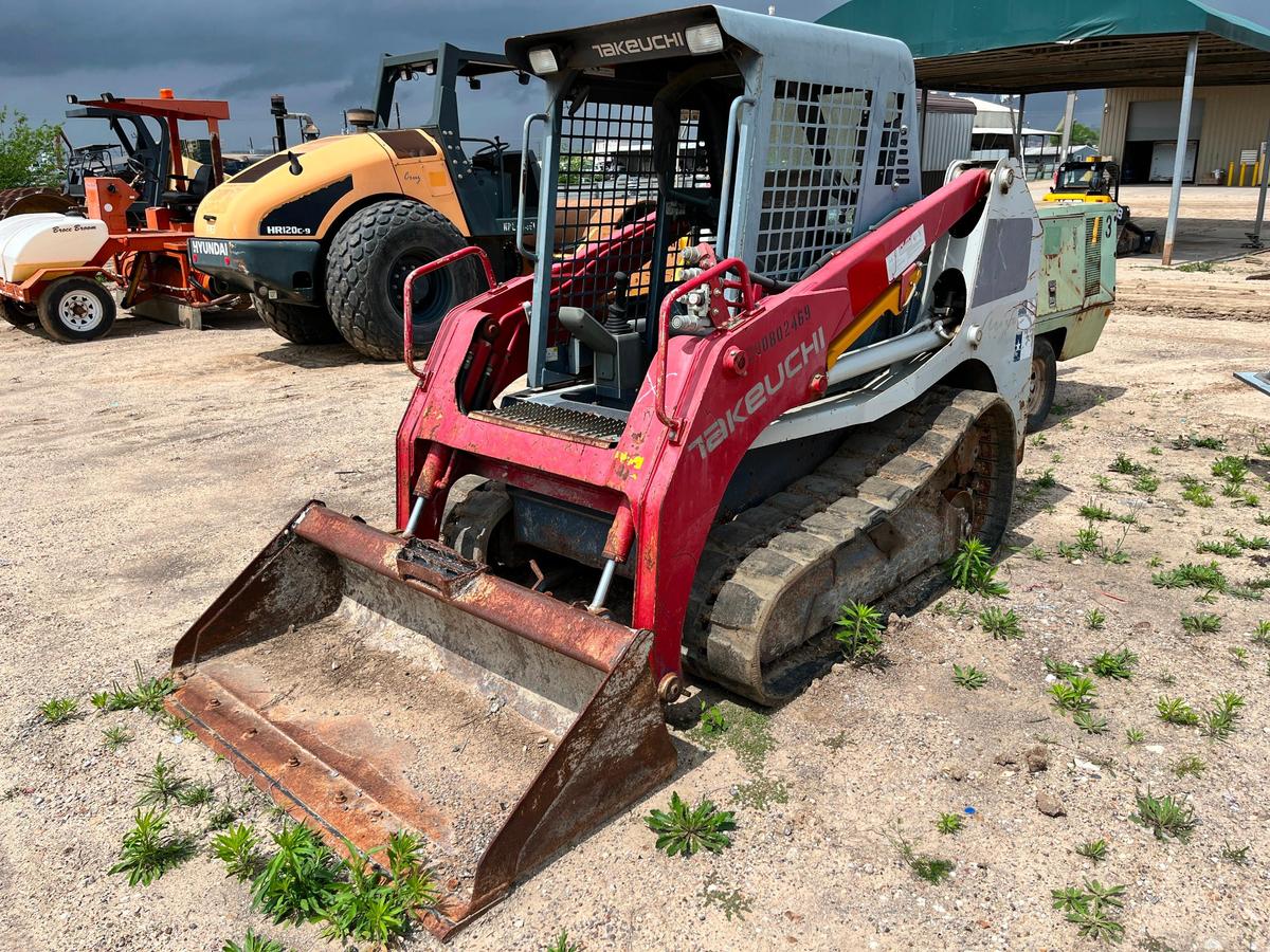 TAKEUCHI TL8 RUBBER TRACKED SKID STEER SN:200802469 powered by diesel engine, equipped with