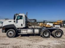 2017 CAT CT660 TRUCK TRACTOR VN:465697 powered by Cat diesel engine, equipped with automatic
