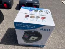 NEW AUTO DARKENING WELDING HELMET NEW SUPPORT EQUIPMENT