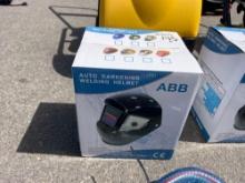 NEW AUTO DARKENING WELDING HELMET NEW SUPPORT EQUIPMENT