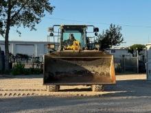 2019 KOMATSU WA380-8 RUBBER TIRED LOADER powered by Komatsu diesel engine, equipped with EROPS, air,