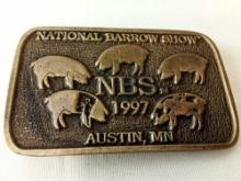BELT BUCKLE NATIONAL BARROW SHOW AUSTIN MN 1997 LIMITED EDITION #27 OF 100 DIST BY KATO SPECIALTIES