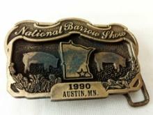 BELT BUCKLE NATIONAL BARROW SHOW AUSTIN MN 1990 LIMITED EDITION #81 OF 100 DIST BY HOWE ADV