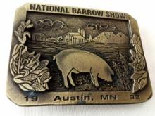 BELT BUCKLE NATIONAL BARROW SHOW AUSTIN MN 1992 LIMITED EDITION # 1 OF 100 DIST BY HOWE ADV