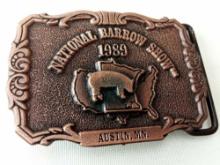 BELT BUCKLE NATIONAL BARROW SHOW AUSTIN MN 1989 LIMITED EDITION #60 OF 100 DIST BY HOWE ADV