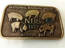 BELT BUCKLE NATIONAL BARROW SHOW AUSTIN MN 1997 LIMITED EDITION #26 OF 100 DIST BY KATO SPECIALTIES