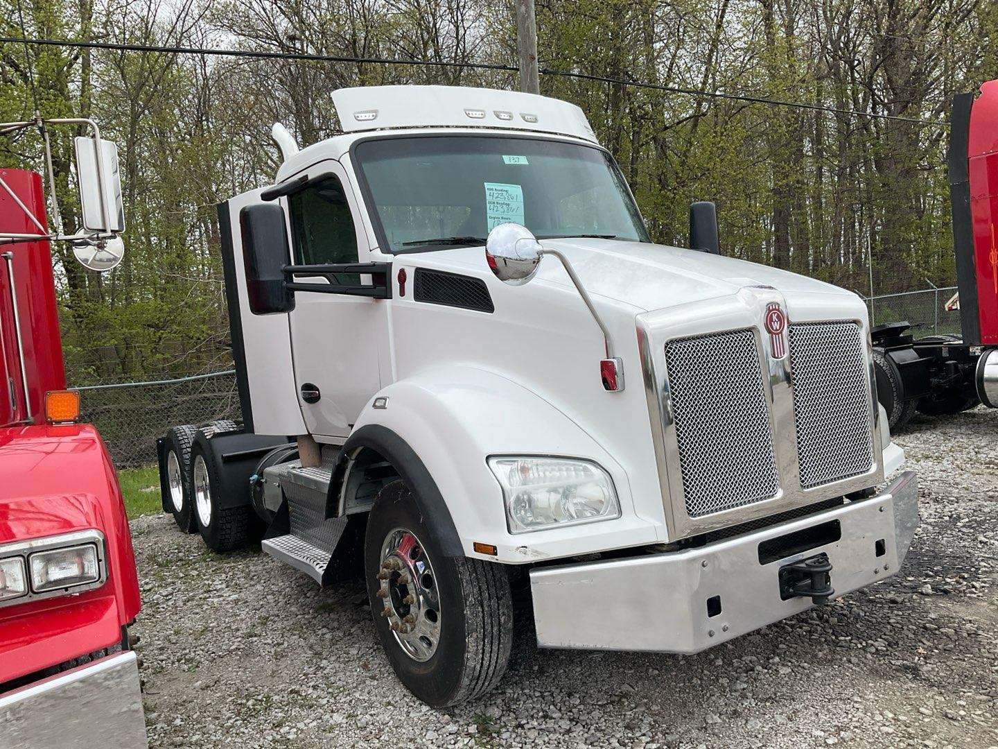 2017 KENWORTH T880 Serial Number: 1XKZDP9X8HJ158830