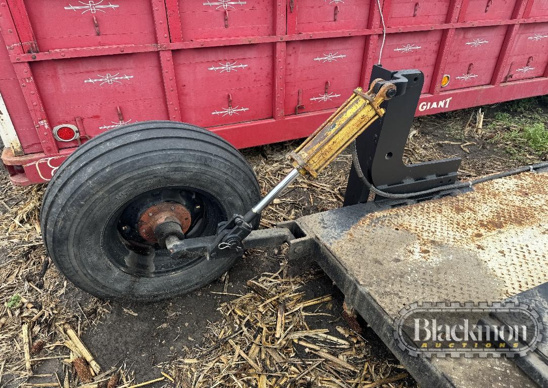 HYD LIFT TRAILER,  WINCH ON FRONT & DIAMOND PLATE TOOLBOX W/ RAMPS