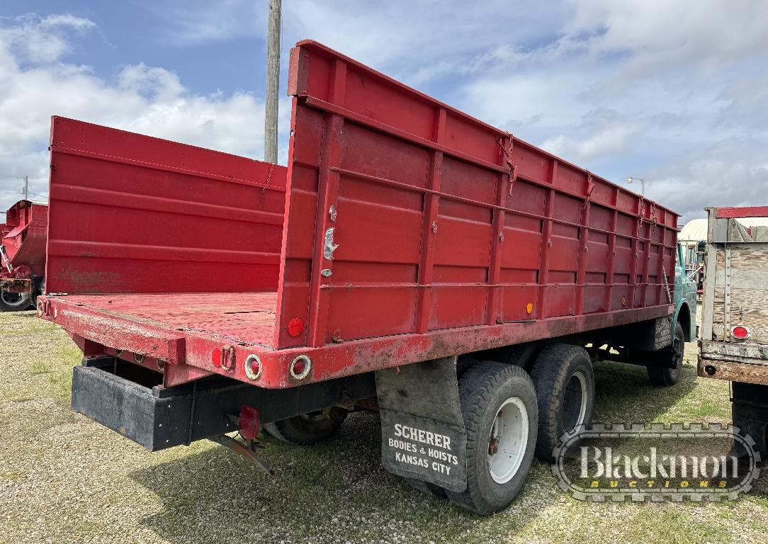 1964 FORD 750 CUSTOM CAB GRAIN TRUCK,  GAS, 5+2 TRANS,, TWIN SCREW, SPRING