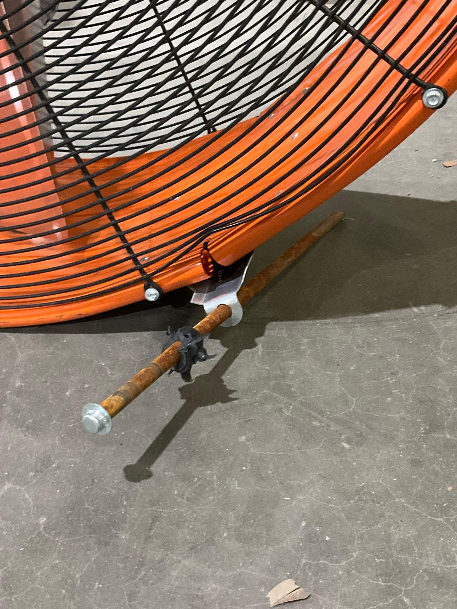 UNUSED 42" COMMERCIAL ELECTRIC PORTABLE BARREL FAN