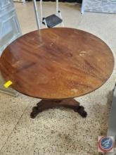 Round Dining Table with beautiful wood grain