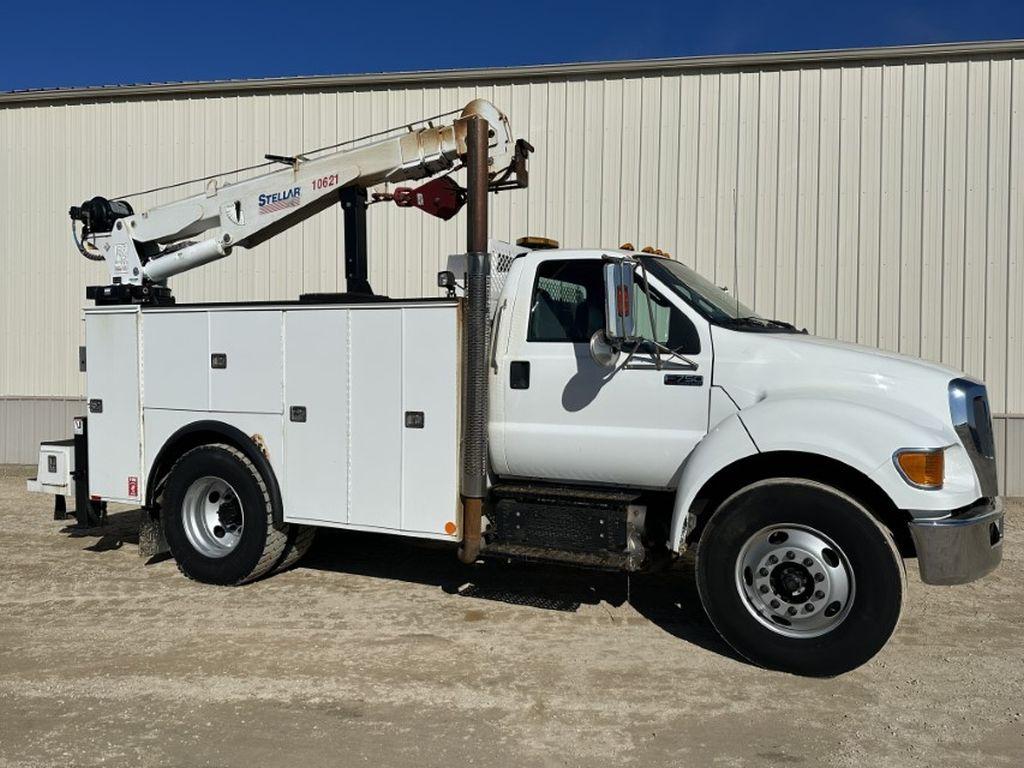 2013 FORD F750