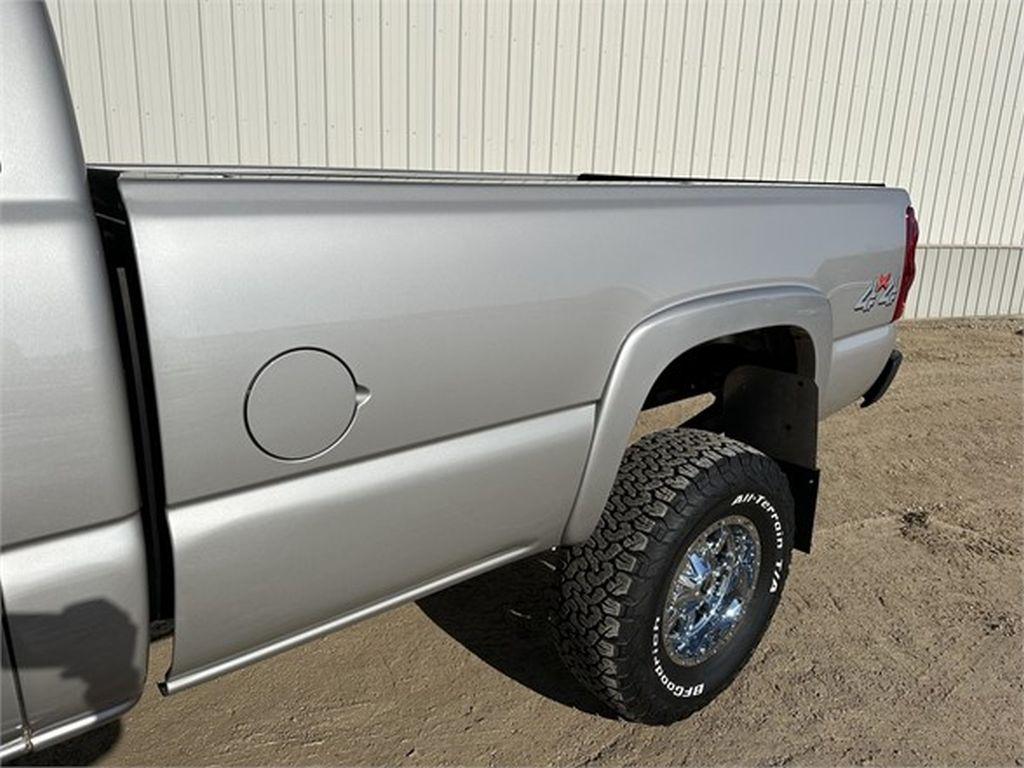 2004 CHEVROLET SILVERADO 2500 LS