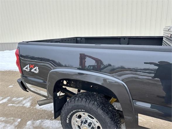 2004 CHEVROLET SILVERADO 2500 LS