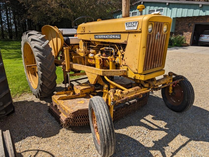 International 2404 Special Tractor