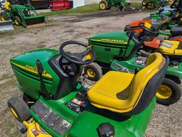 John Deere LX288 Lawn Tractor