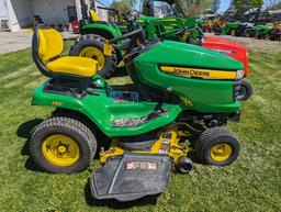 John Deere X324 Lawn Tractor