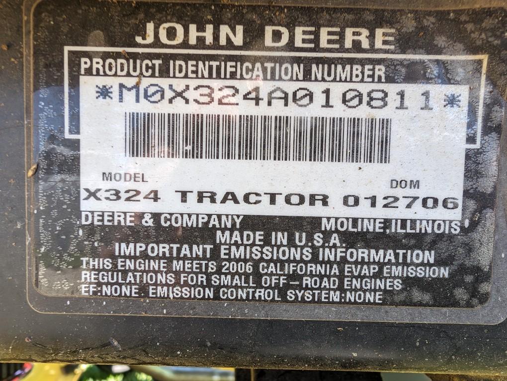 John Deere X324 Lawn Tractor