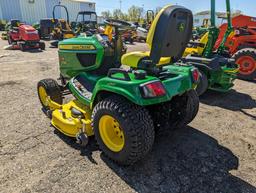 John Deere X758 Lawn Tractor