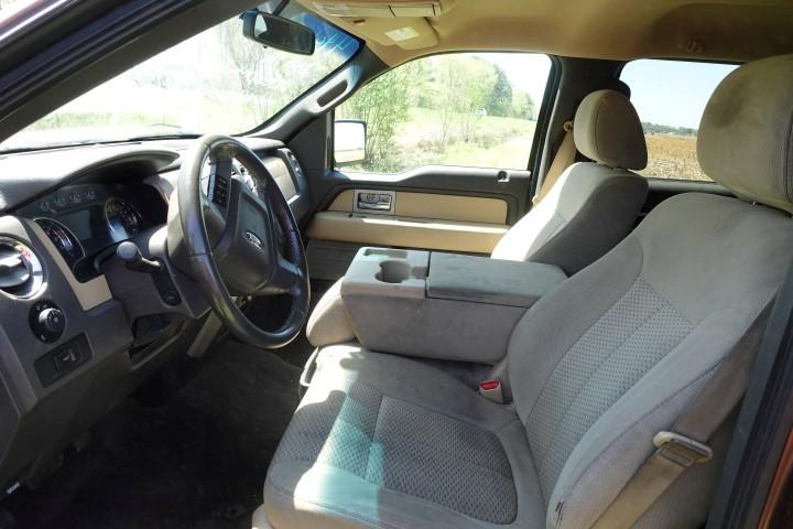 #4401 2011 F150 CREW CAB 4 WD AM FM CD PLAYER 213584 MILES POWER DOORS AND