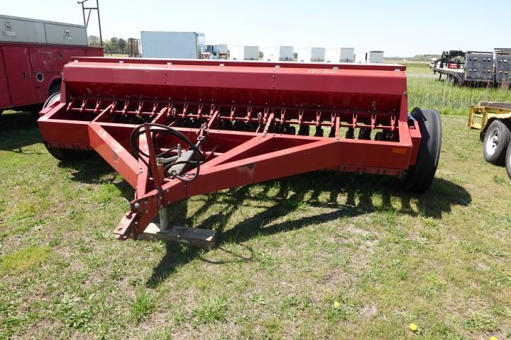 #1102 CASE 5100 SOYBEAN SPECIAL LIKE NEW 14' 21 ROW PLANTER MODEL 5100 DRIL