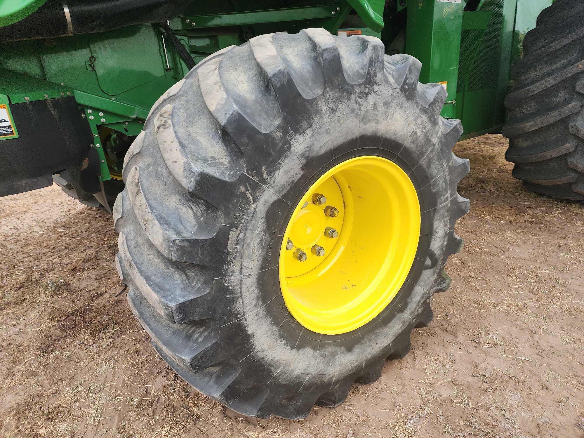 2013 John Deere S670S STS Combine