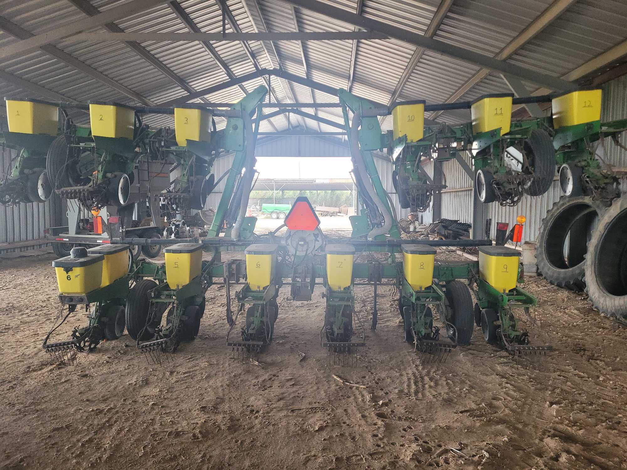 12 Row Folding John Deere Planter Max Emerge Plus