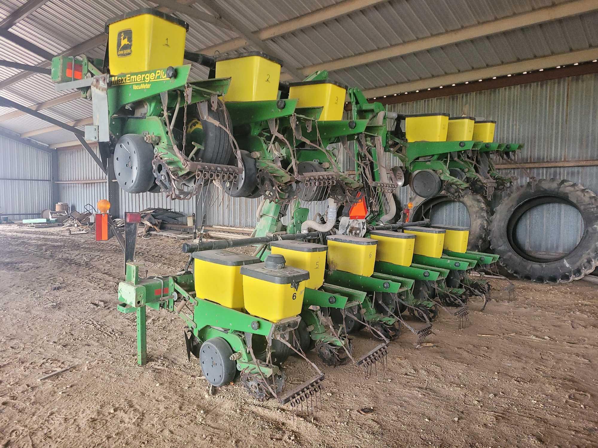 12 Row Folding John Deere Planter Max Emerge Plus