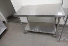 S/S TABLE W/CASTERS