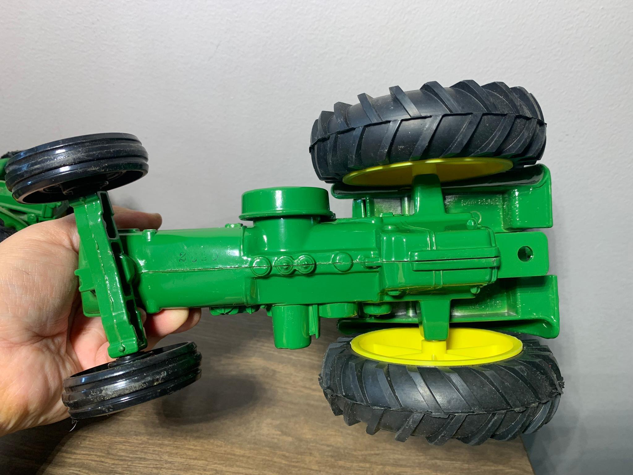 Diecast & Plastic John Deere Tractors by Ertl