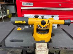 DeWalt DW092 transit site with stand and stick