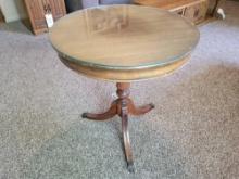 Brandt Furniture Round Top Accent Table