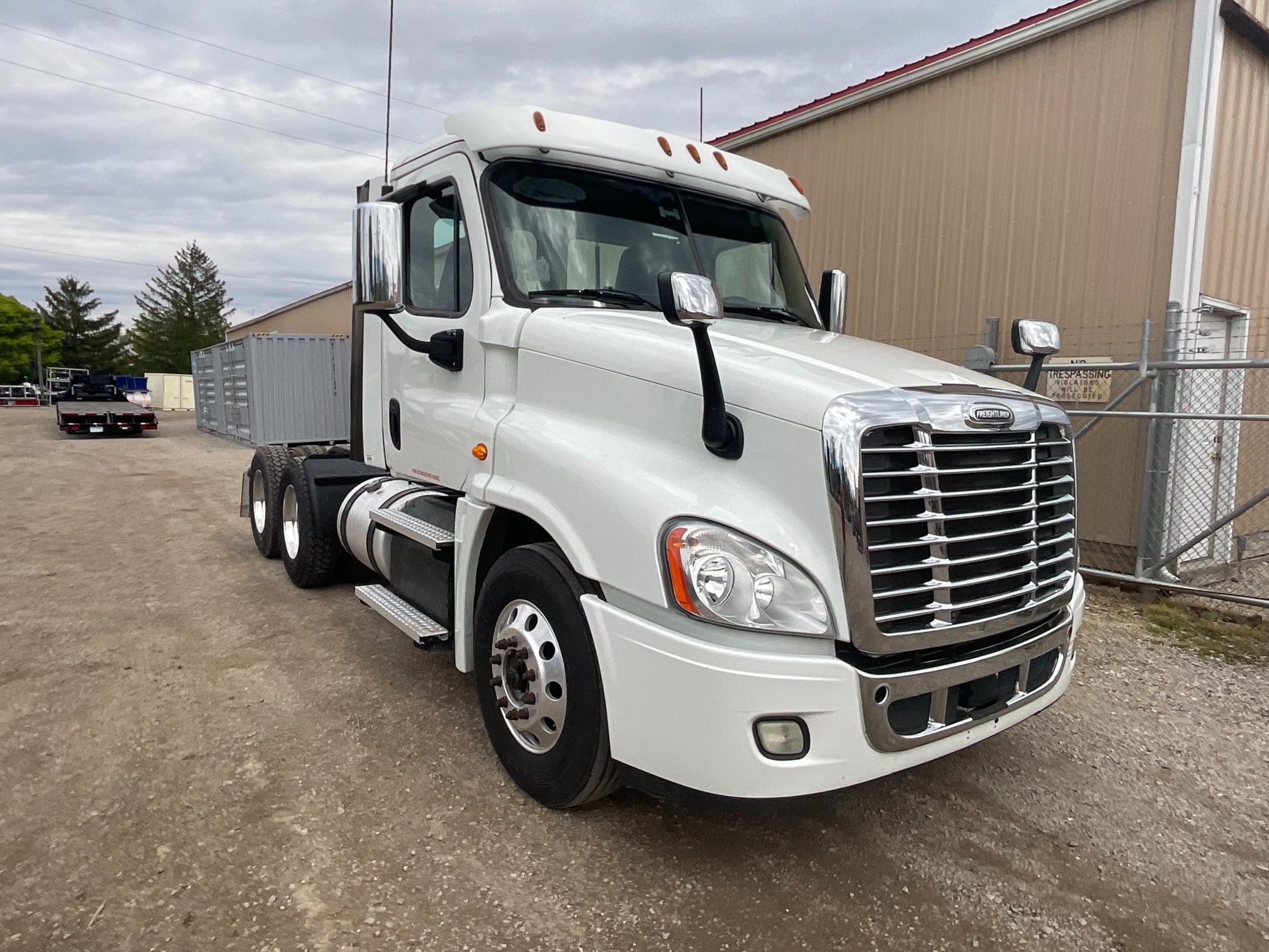 2017 Freightliner CA125 Day Cab